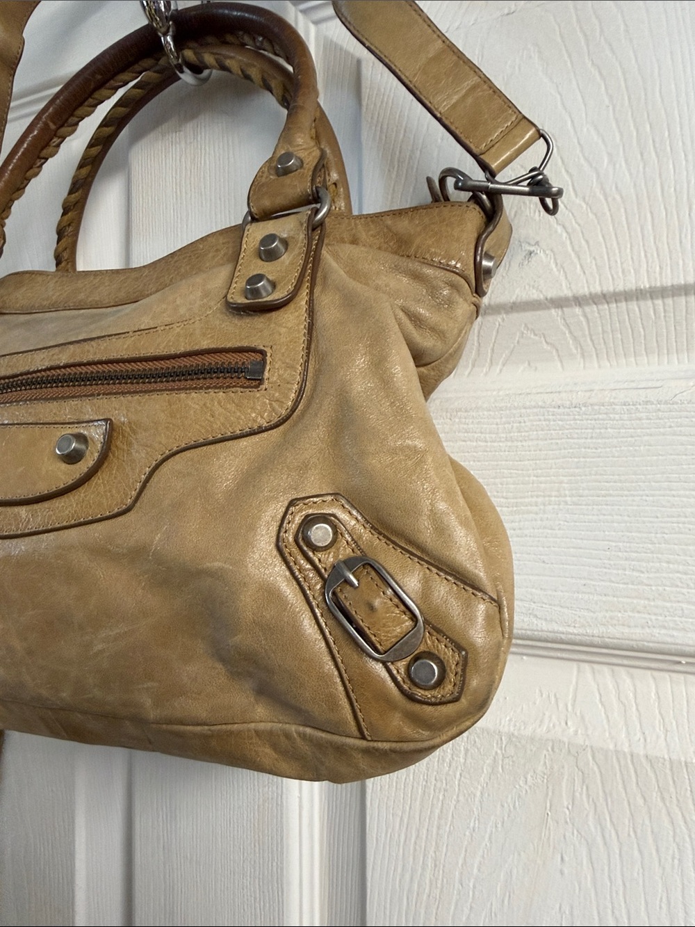 Stylish Tan Leather Satchel Handbag - Classic Women’s Bag - Picture 3 of 16